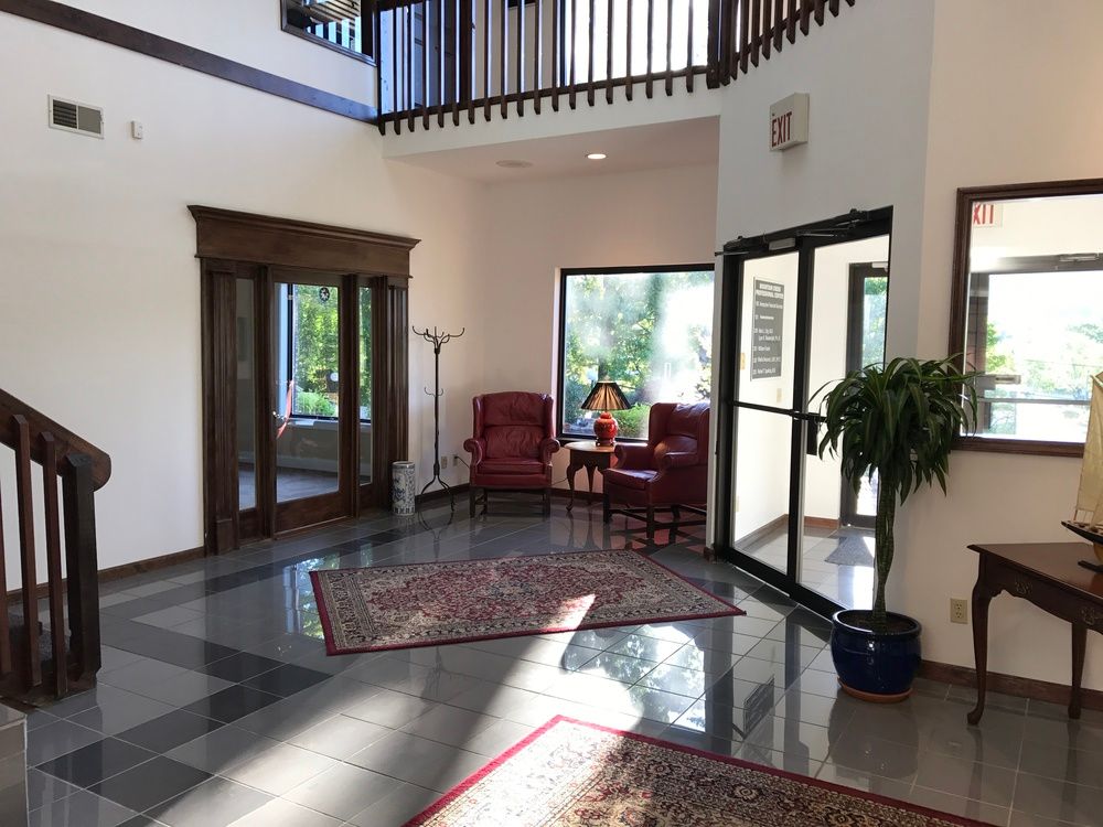 Mountain Creek Professional Center: 901 Mountain Creek Rd, Chattanooga, TN 37405